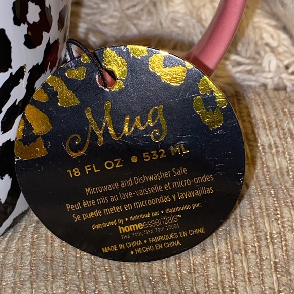 🖤🤍🩷NWT Stay Wild Animal Print w/Kiss 18oz Microwave/Dishwasher Safe Mug - Picture 3 of 12